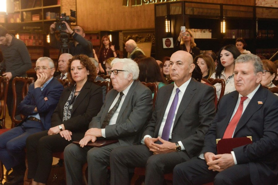 Hamlet İsaxanlının kitab təqdimatı oldu - FOTO