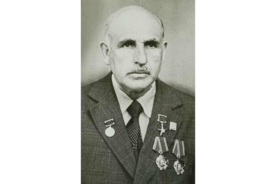 Dərələyəzli (Çivə kəndi) əmək qəhrəmanı Həsən Hüseynov