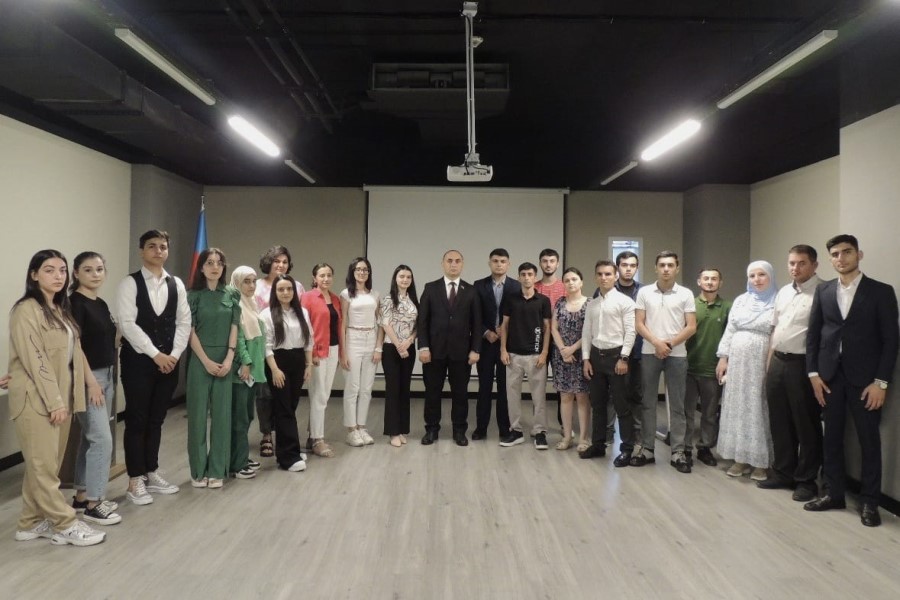 Tarix sahəsində Maarifləndirməyə Dəstək ictimai birliyinin təşkilatçılığı ilə millət vəkili Ceyhun Məmmədovun “Azərbaycan tarixinin dünəni və bu günü” mövzusunda gənclərlə görüşü baş tutub