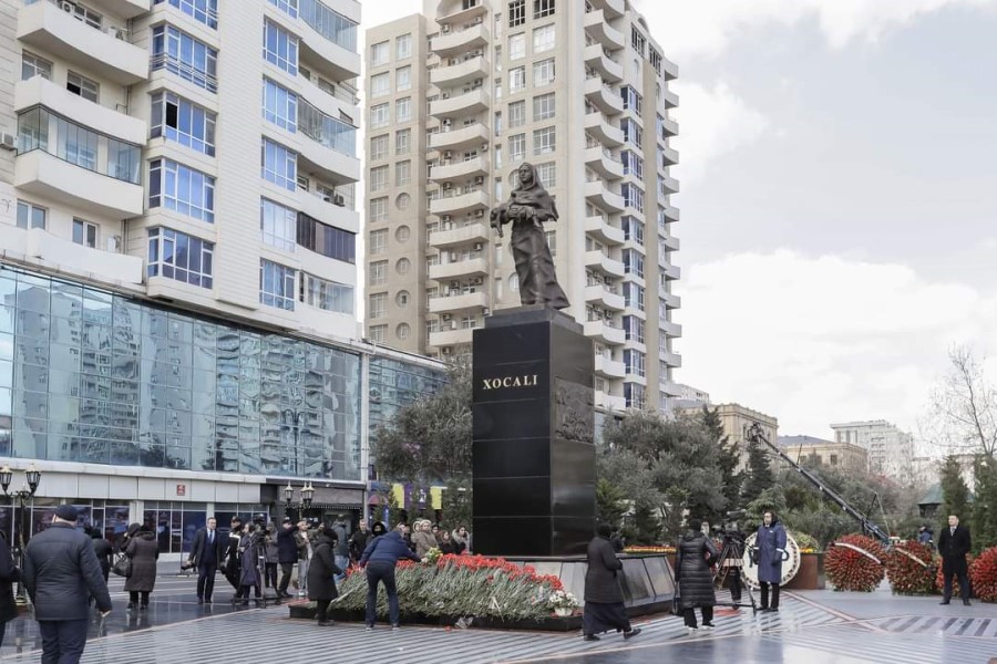 Xocalı soyqırımının 32-ci ildönümü ilə əlaqədar Nazirliyin kollektivi Xocalı soyqırımı abidəsini ziyarət edib
