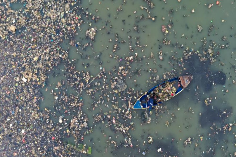 Tədqiqat: Plastik tullantılar iqlimi istiləşdirir