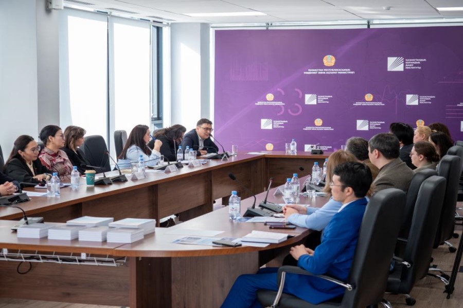 Ekspertlər konstitusiya islahatlarının sosial effektini müzakirə ediblər