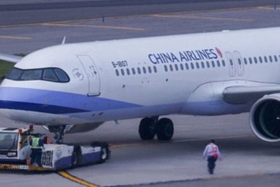 Filippin hava limanında sərnişinləri daşıyan iki təyyarə toqquşub