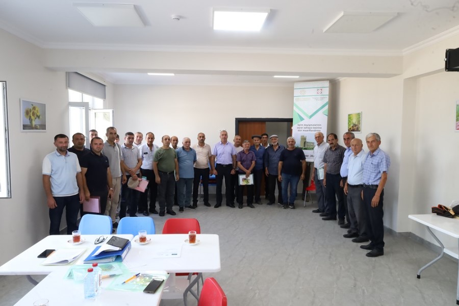 İqlim dəyişmələrinin aqrar sahəyə təsirinə dair maarifləndirmə təlimi keçirilib - FOTOLAR