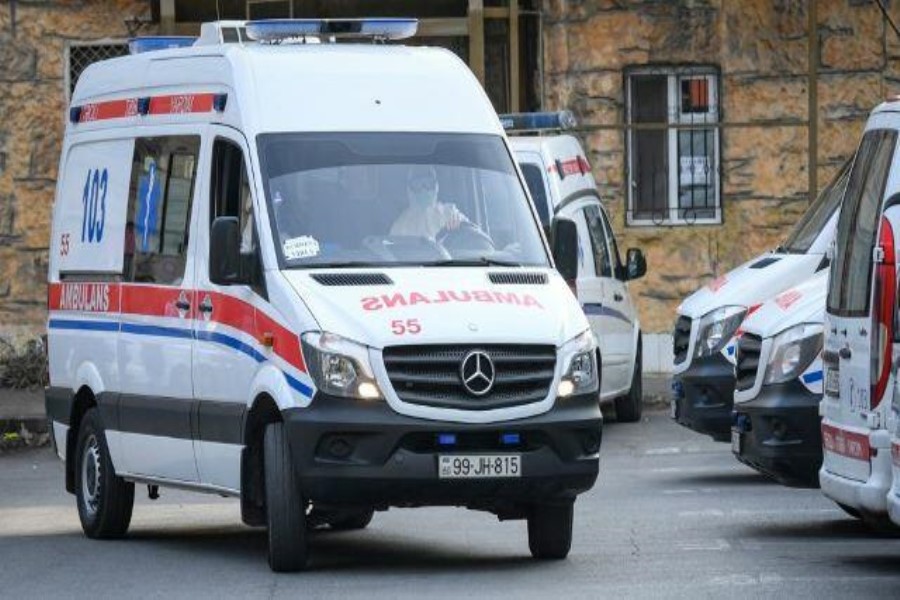 Bakıda çağırışa gedən təcili yardım piyadanı vurdu