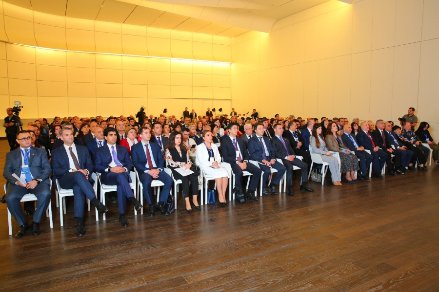 “Azərbaycanın yeni inkişaf mərhələsində qeyri-hökumət təşkilatları” mövzusunda forum keçirilib - FOTOLAR