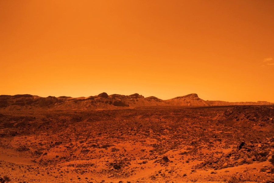 Astronomlar Marsda qəribə struktur müşahidə ediblər