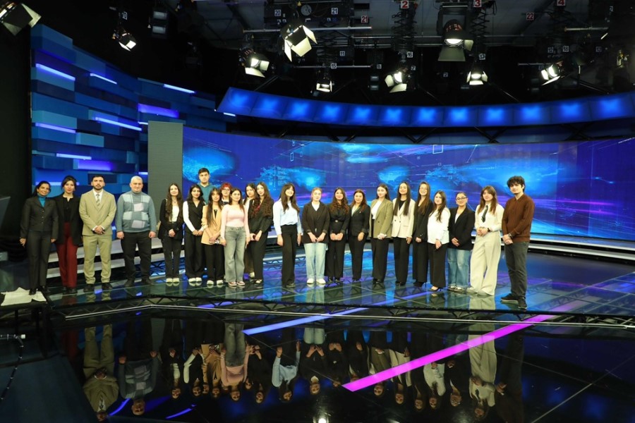 BDU Jurnalistika tələbələri AzTV-də infossessiyada iştirak ediblər - FOTOLAR