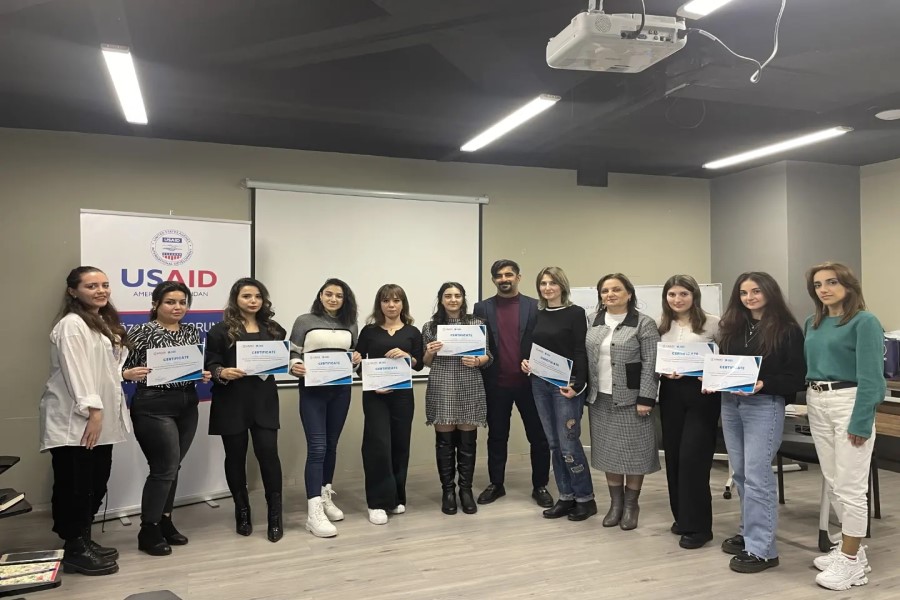 Qadınların biznes assosiasiyaları və sahibkarlıq fəaliyyətinin gücləndirilməsi istiqamətində tədbir keçirilib