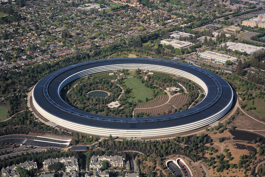 Apple səhmləri CEO dəyişikliyi ərəfəsində güclü rüblük satışlar fonunda yüksəldi