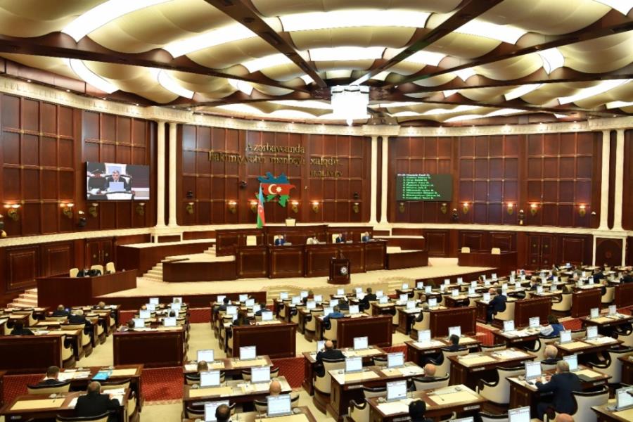 Parlamentin İctimai birliklər və dini qurumlar komitəsi üzvlərinin əsl ixtisası - Jurnalist, tərcüməçi, iqtisadçı…