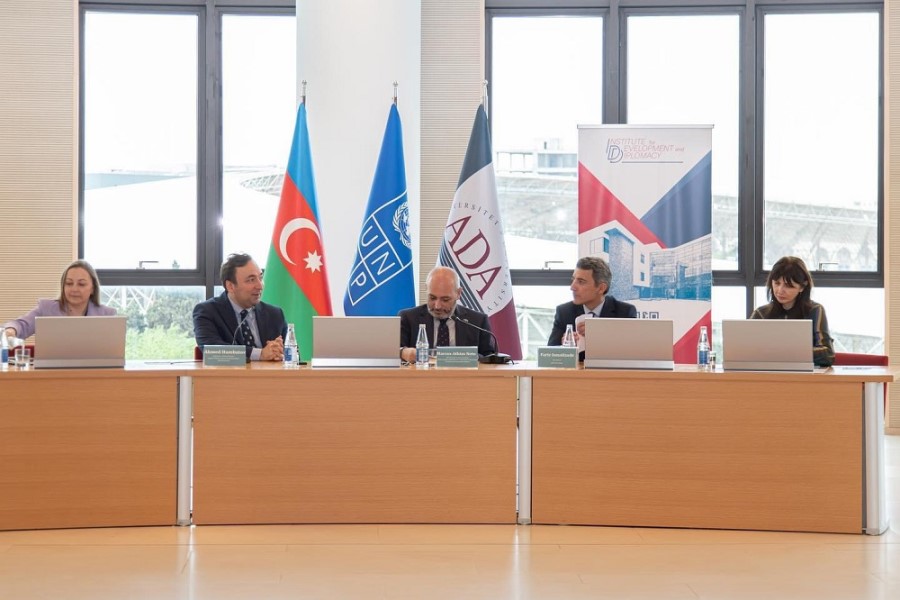 Dayanıqlı maliyyə ekosisteminin interaktiv müzakirəsi şəraitində keçən sessiya - FOTOLAR