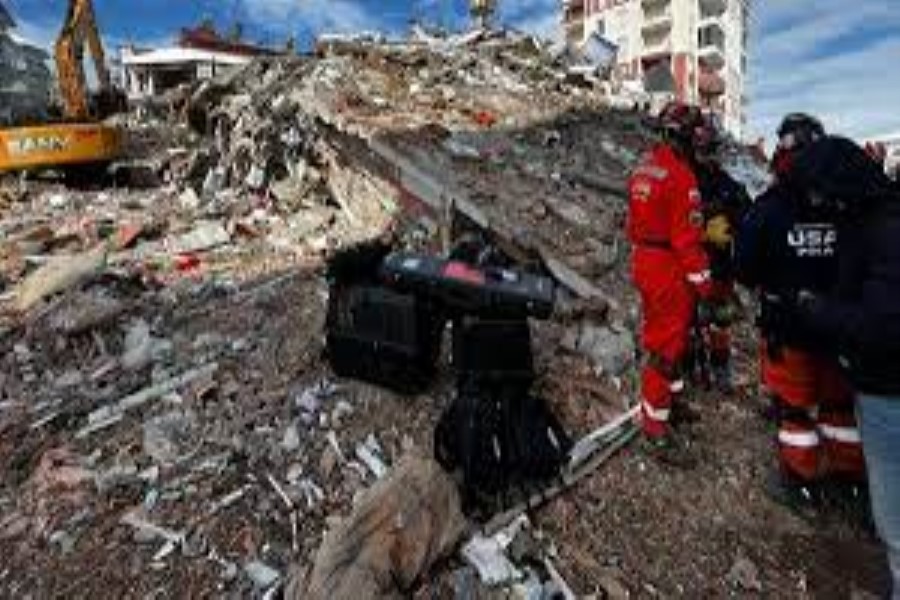 Polşa axtarış-xilasetmə qrupu dağıntılar altından 14 nəfəri xilas edib - ÖZƏL