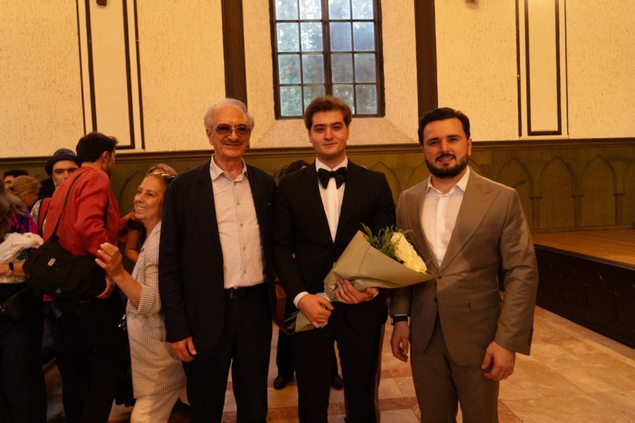 Bülbül Vokal Məktəbinin növbəti uğuru: Atilla Məmmədovun solo konserti böyük maraqla qarşılandı - VİDEO