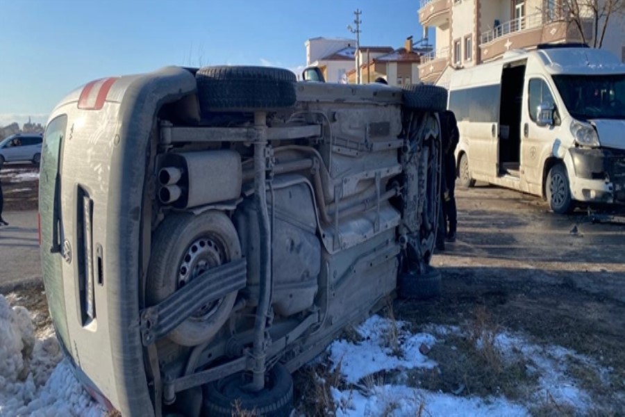 Aksarayda uşaq bağçası xidməti ilə yüngül ticarət maşınının toqquşması nəticəsində 14 uşaq xəsarət alıb - ÖZƏL