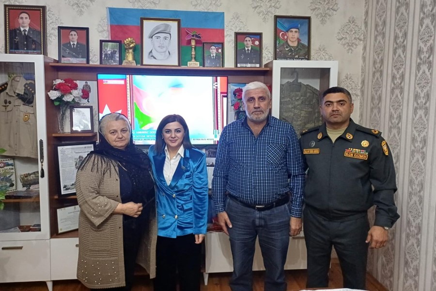 Deputat Pərvanə Vəliyeva şəhid ailəsini ziyarət edib - FOTOLAR