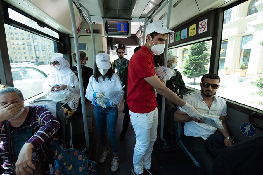 Könüllülərin kütləvi maarifləndirmə aksiyası vətəndaşlar tərəfindən rəğbətlə qarşılanır