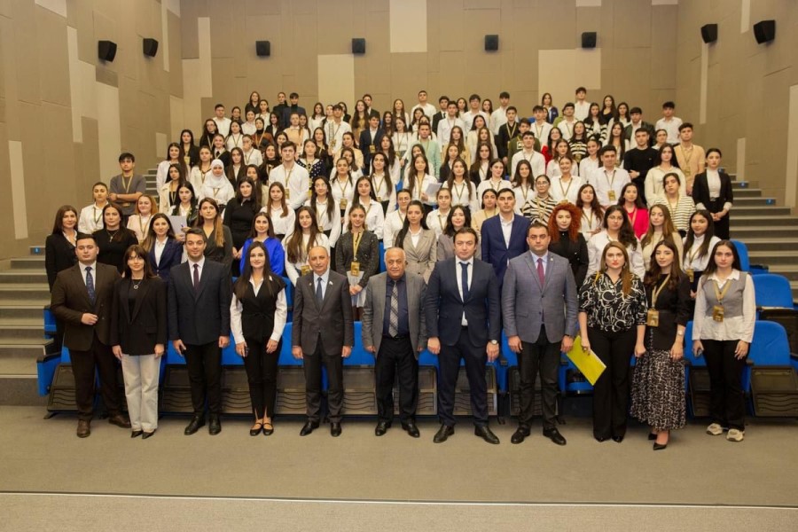“Qərbi Azərbaycan İrsinin tanıdılmasında Ümummilli Lider Heydər Əliyevin rolu” mövzusunda layihə keçirilib - FOTOLAR