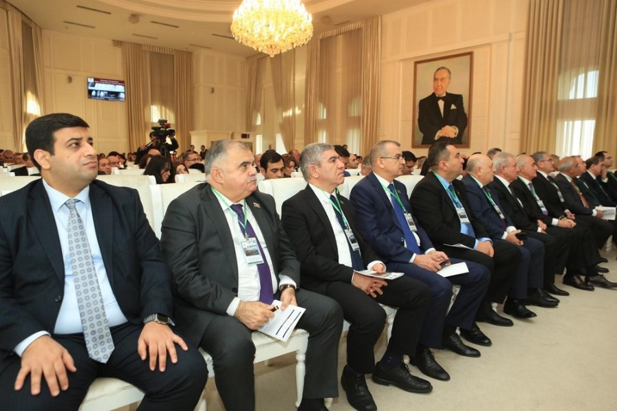 “Milli ekoloji prioritetlər və qlobal iqtisadi təhdidlər: yeni çağırışlar, imkanlar və perspektivlər” adlı konfrans keçirilib - FOTOLAR