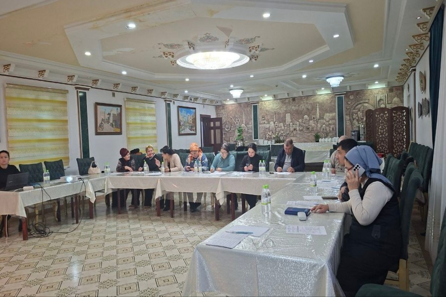 Özbəkistanda uşaq hüquqlarının tətbiqi ilə bağlı QHT-lər üçün seminar keçirilib - FOTOLAR