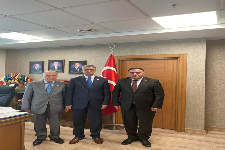 Emin Həsənli MHP-nin mərkəzi qərargahında olub, təbriklərini çatdırıb