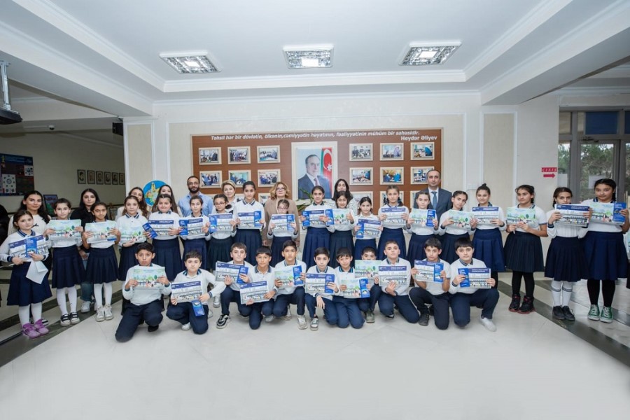 ADY orta məktəblərdə dəmiryolu xətlərindən düzgün istifadə və təhlükəsizlik qaydalarına dair maarifləndirmə görüşləri keçirir - FOTOLAR / VİDEO