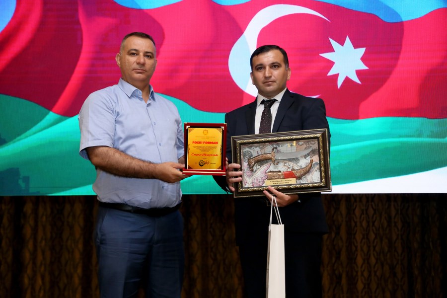 QHT.az saytının baş redaktoru mükafatlandırılıb - FOTO