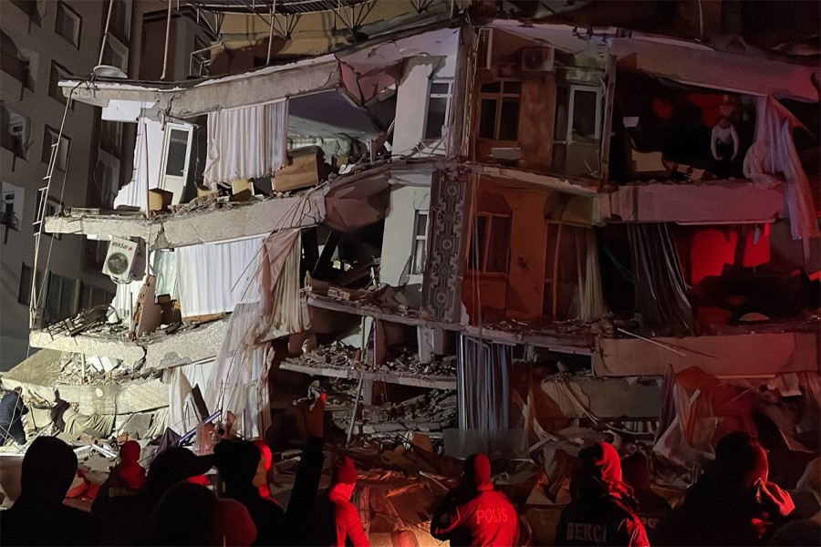 7,4 bal gücündə zəlzələ zamanı ilkin tibbi yardım Azərbaycandan göndərilib - ÖZƏL