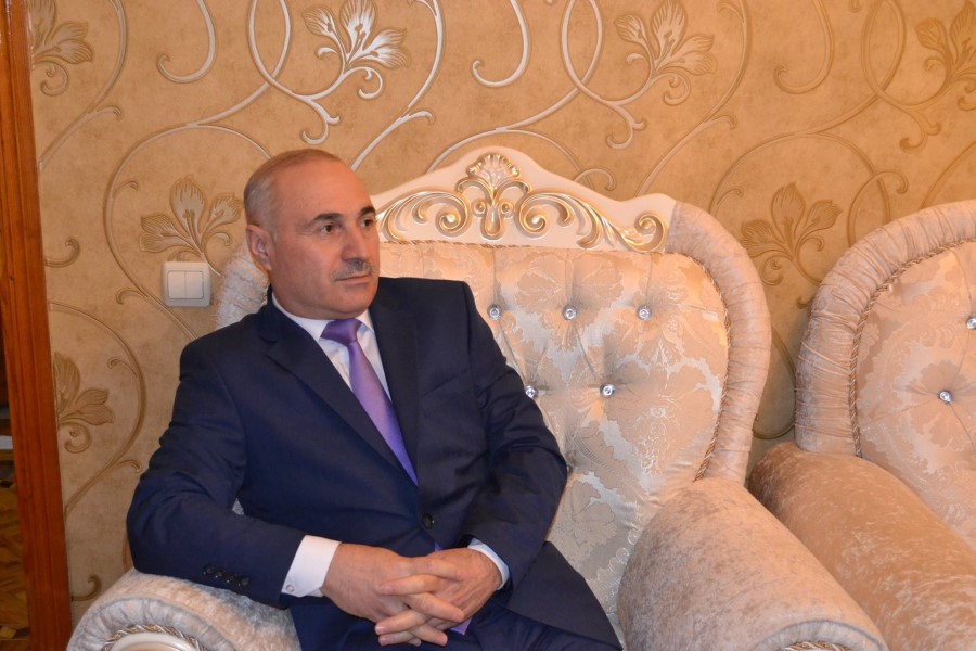 Prezident QHT sədrini təltif edib