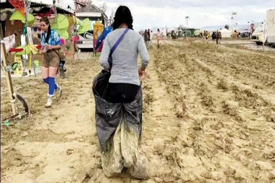 Palçığa bürünmüş “Səhra festivalı”