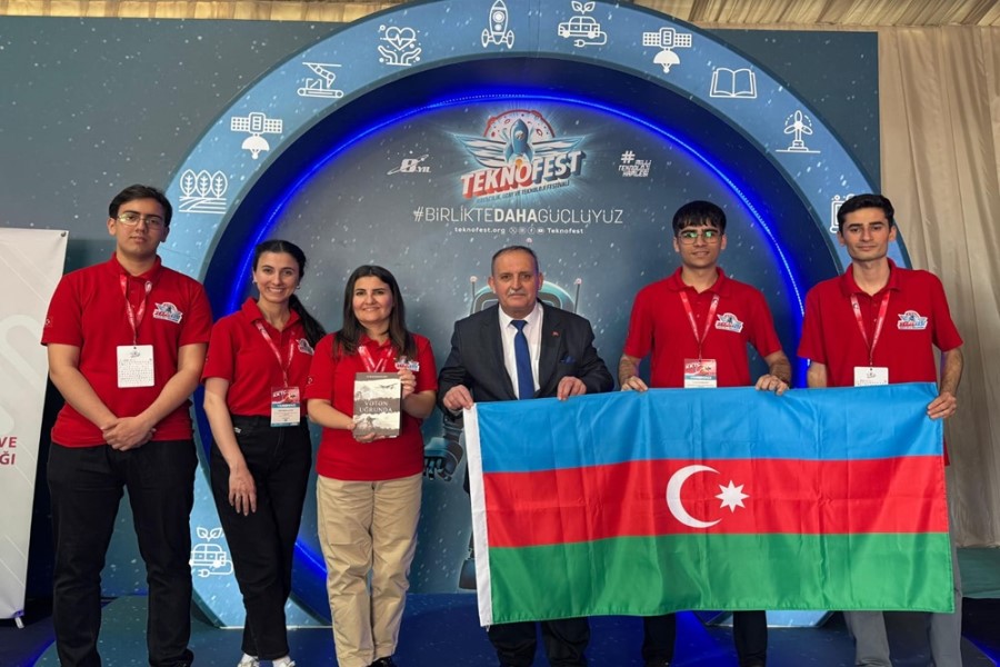 Yazarın “Vətən Uğrunda” adlı kitabı Teknofest-də təqdim olundu - FOTOLAR