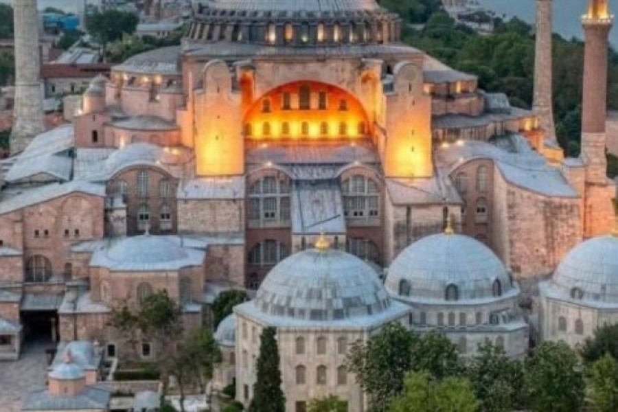 Zamanın şahidi və mədəniyyətlərin birləşdiyi Ayasofya ( FOTO)