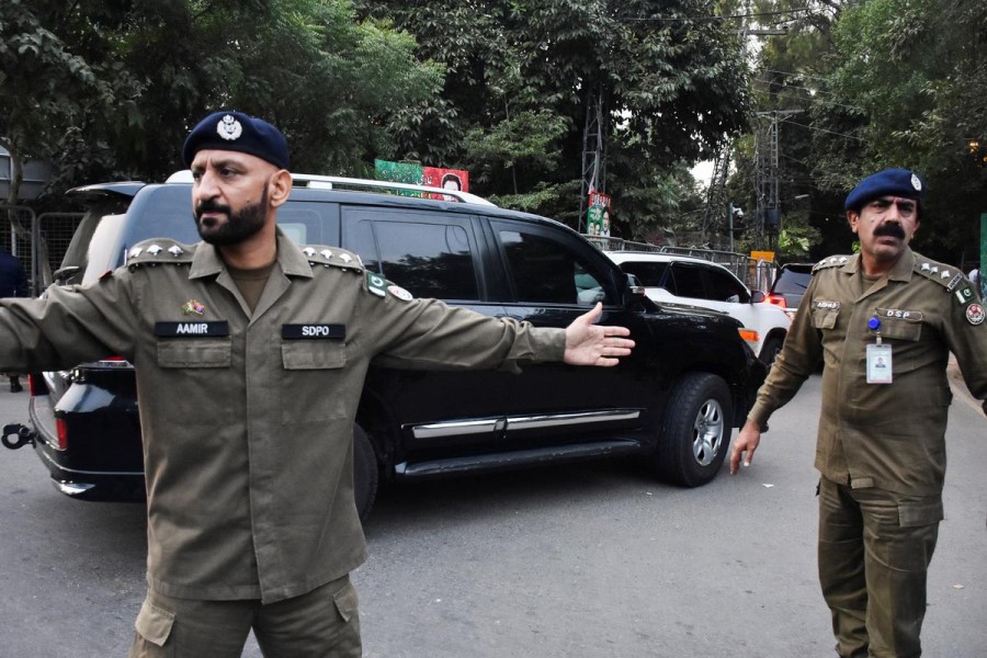 Pakistanda polis maşınına hücum: 9 ölü, 9 yaralı - ÖZƏL