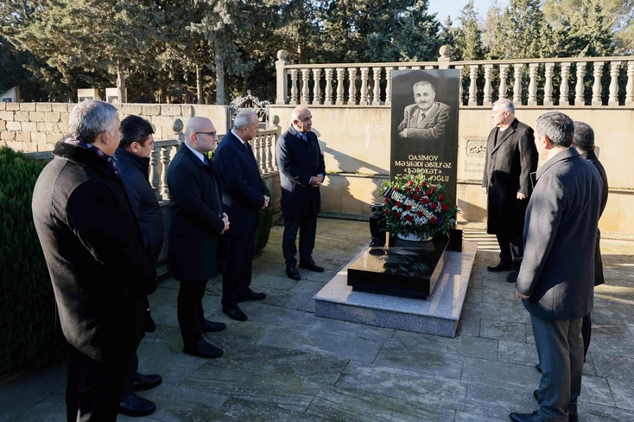 UNEC ailəsi professorun xatirəsini ehtiramla anıblar - FOTOLAR