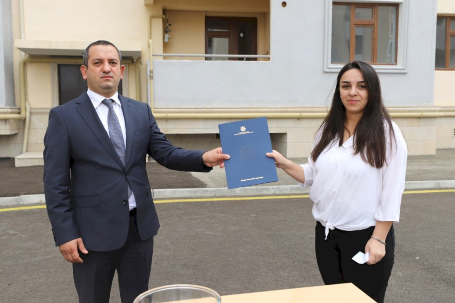 Dövlət uşaq müəssisələrinin məzunlarından daha bir qrupuna mənzillər verildi