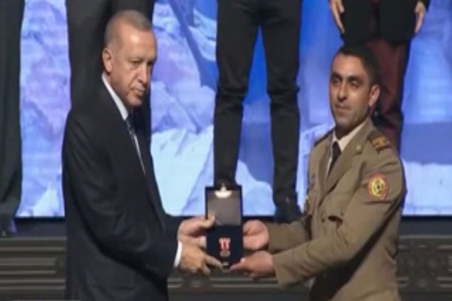 Fövqəladə Hallar Nazirliyinin xilasedicisi Türkiyə dövləti tərəfindən təltif olunub