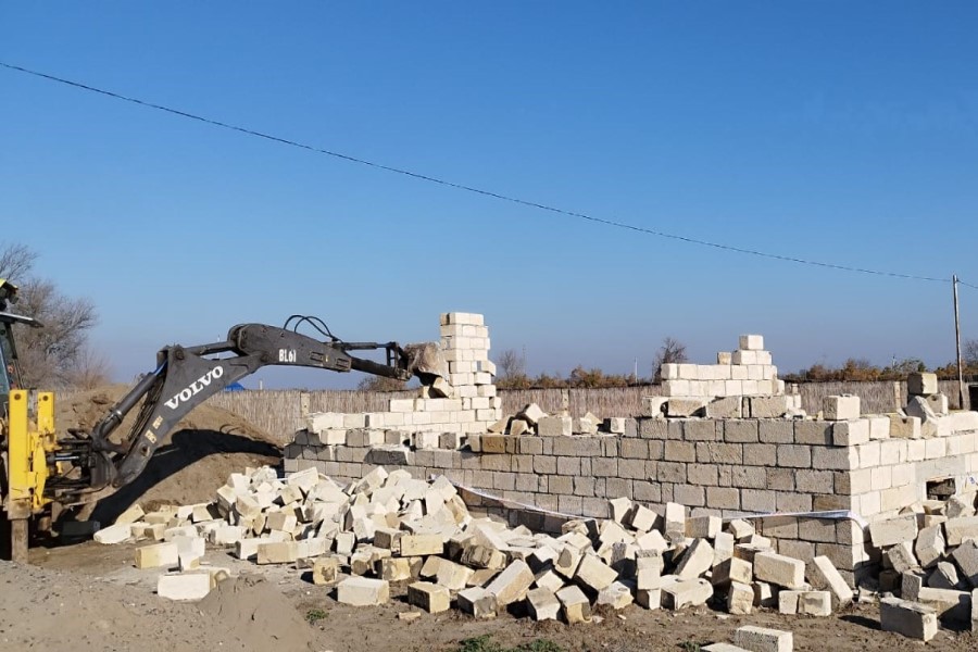 Fövqəladə Hallar Nazirliyi tərəfindən daha bir qanunsuz tikili sökülüb