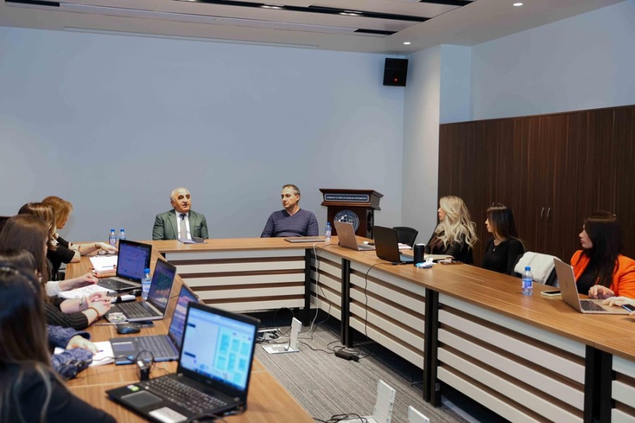 UNEC-də yeni tədris metodu tətbiq olunacaq - FOTOLAR