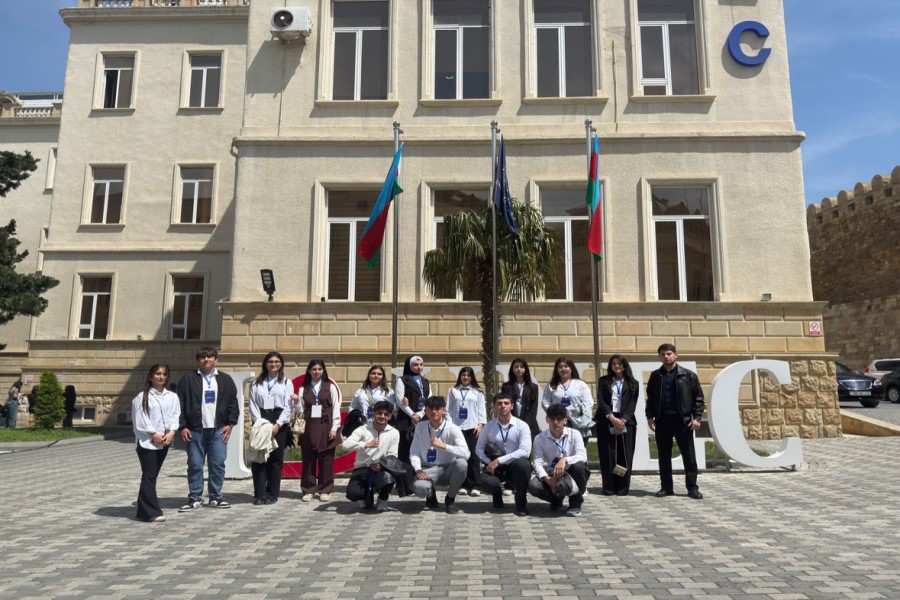Qaradağ Gənclər evinin abituriyentləri “UNEC-də bir gün” layihəsində iştirak ediblər - FOTOLAR