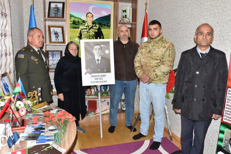 “Gəncliyin Təşəbbüsü” Maarifləndirmə İctimai Birliyi şəhidlərin ailələrini ziyarət edib