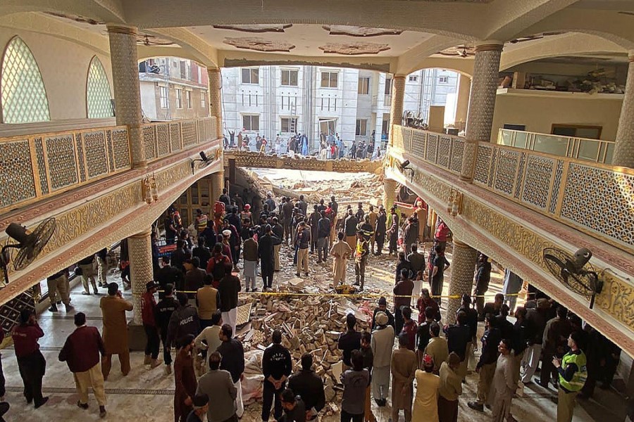 Pakistanda məscidə bombalı hücum: 59 ölü