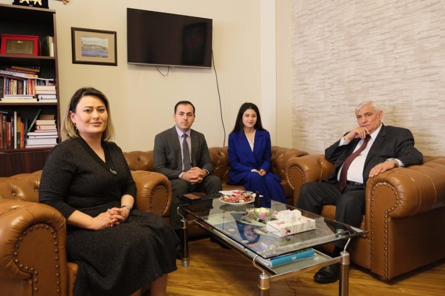 Tələbələr Xalq yazıçısı Kamal Abdulla ilə görüşüblər - FOTO +VİDEO