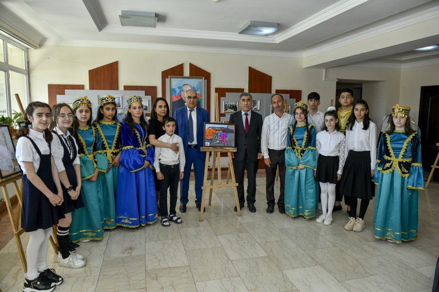 Məktəb İnkişaf Şurasının təqdim etdiyi layihələrin nümayişi keçirilib - FOTOLAR