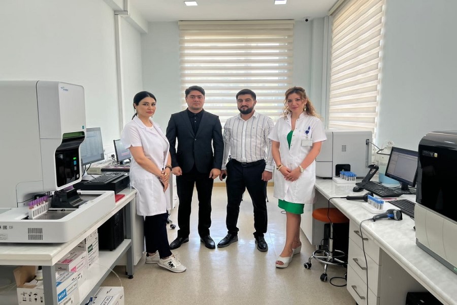 Ayaz Hüseynov Respublika Kliniki Xəstəxanasında olub - FOTOLAR