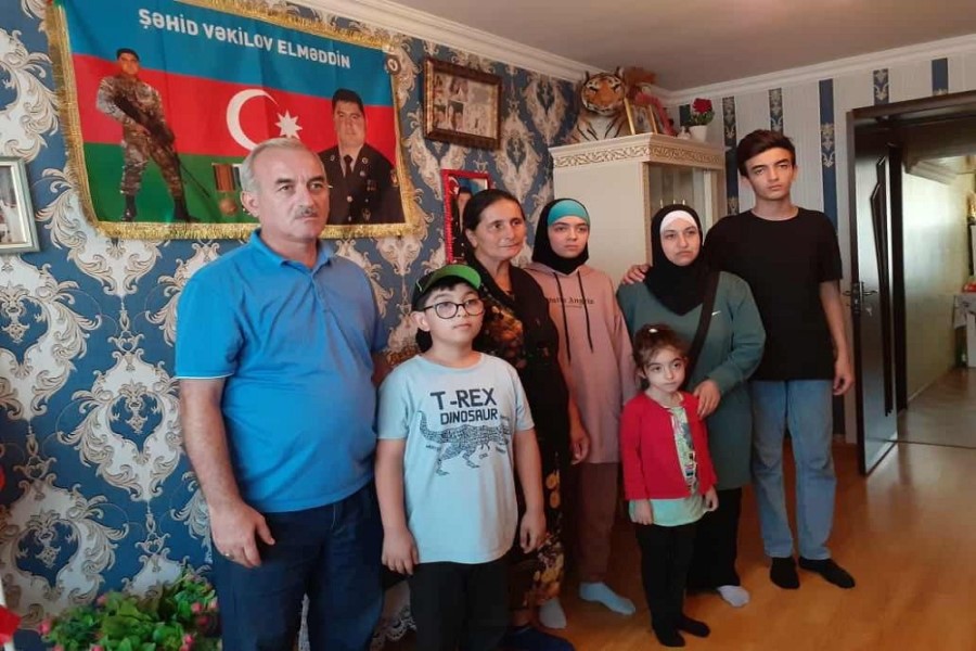 Müvəkkil Hüquq Mərkəzinin sədri şəhid Elməddin Vəkilovun ailəsini ziyarət edib