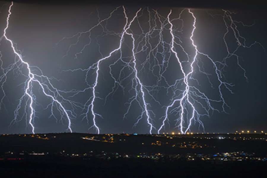 Bir ailənin 11 üzvünü ildırım vurub